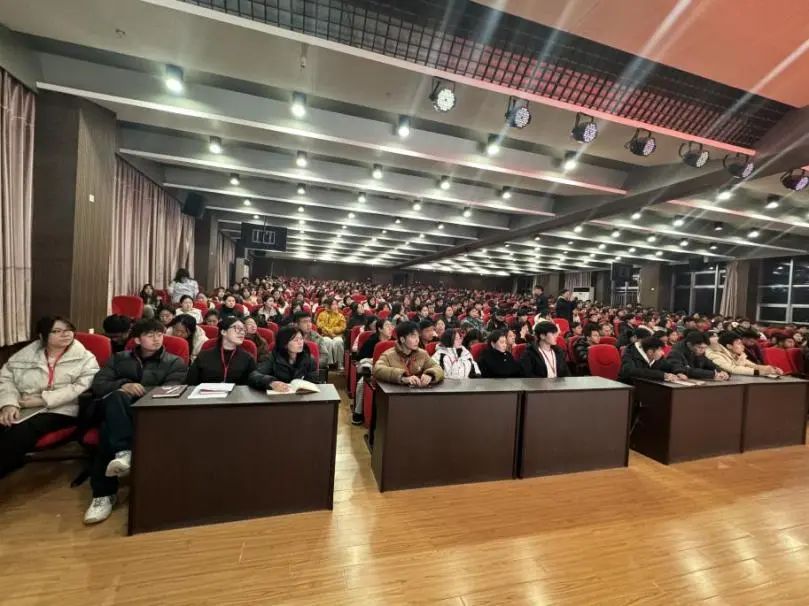 “一站式”学生服务｜解码青春 助力成长｜Beat365中文官方网站开展全校心理委员培训工作