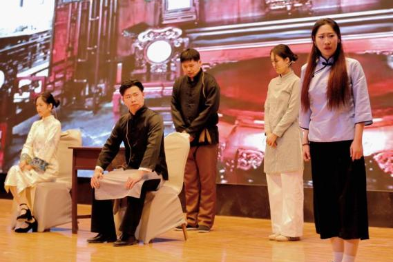 “声采飞扬·梦启新章”——Beat365中文官方网站艺术学院举办2025届播音与主持艺术专业毕业汇演