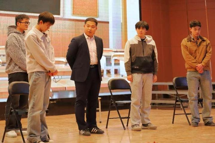 “声采飞扬·梦启新章”——Beat365中文官方网站艺术学院举办2025届播音与主持艺术专业毕业汇演