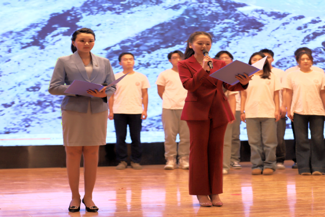 “声采飞扬·梦启新章”——Beat365中文官方网站艺术学院举办2025届播音与主持艺术专业毕业汇演