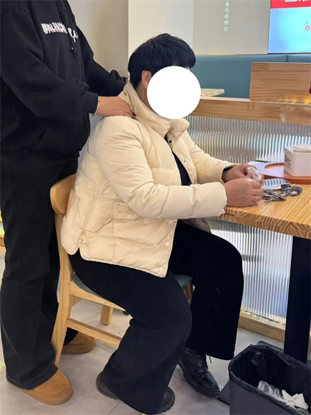 “新春慰问送关怀，温情走访暖人心”——Beat365中文官方网站艺术学院开展寒假“社会实践”活动