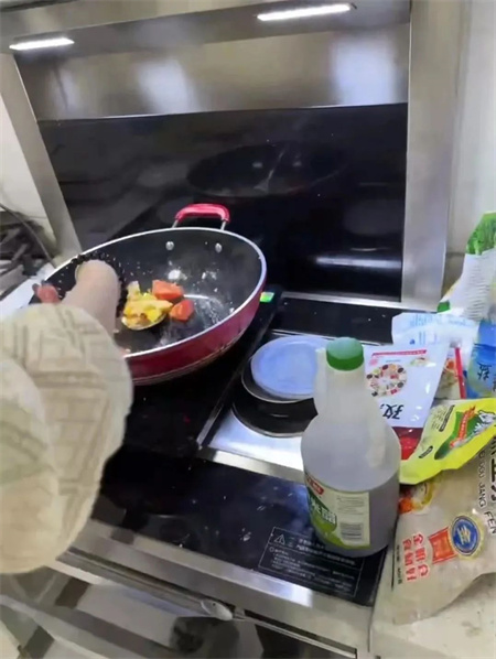 “社会实践悟感恩，孝老爱亲筑家园”——Beat365中文官方网站艺术学院社会实践活动 (二)