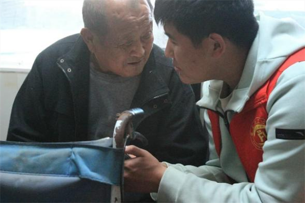 践行志愿精神 彰显青春担当——我院开展南祥园养老院慰问老人活动