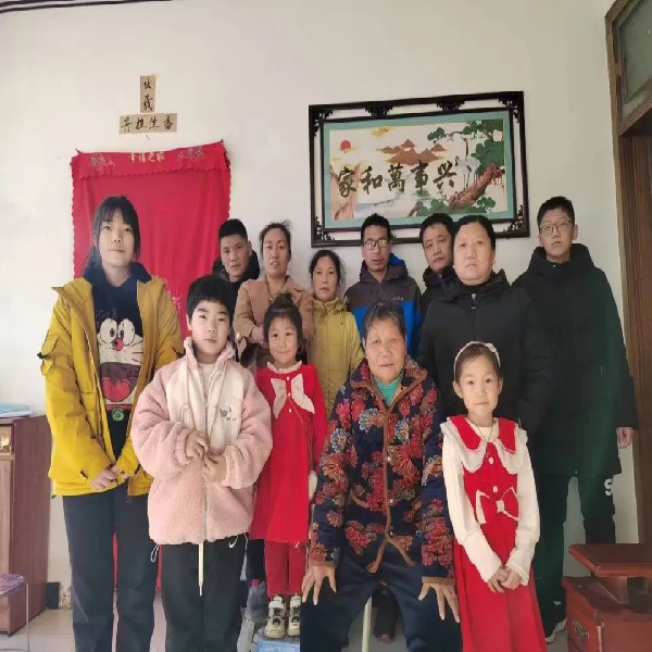 福满共团圆，定格幸福家——经济学院开展“晒团圆·秀幸福”最美全家福征集活动