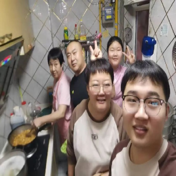 福满共团圆，定格幸福家——经济学院开展“晒团圆·秀幸福”最美全家福征集活动