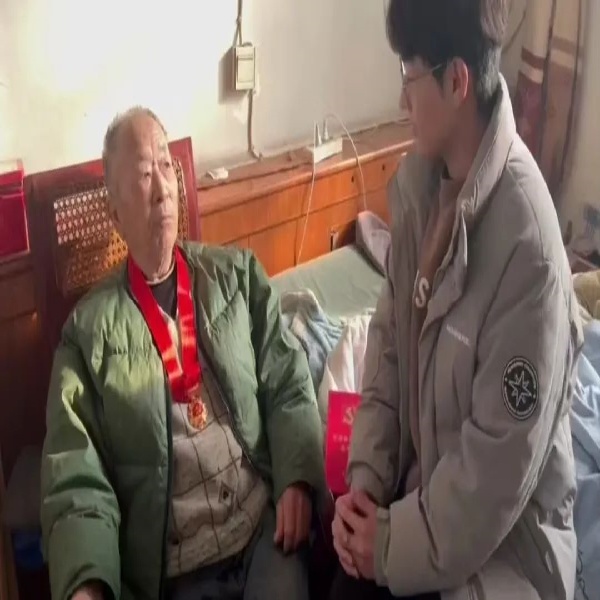 经济学院开展“寻访老党员，传承红色基因”主题活动