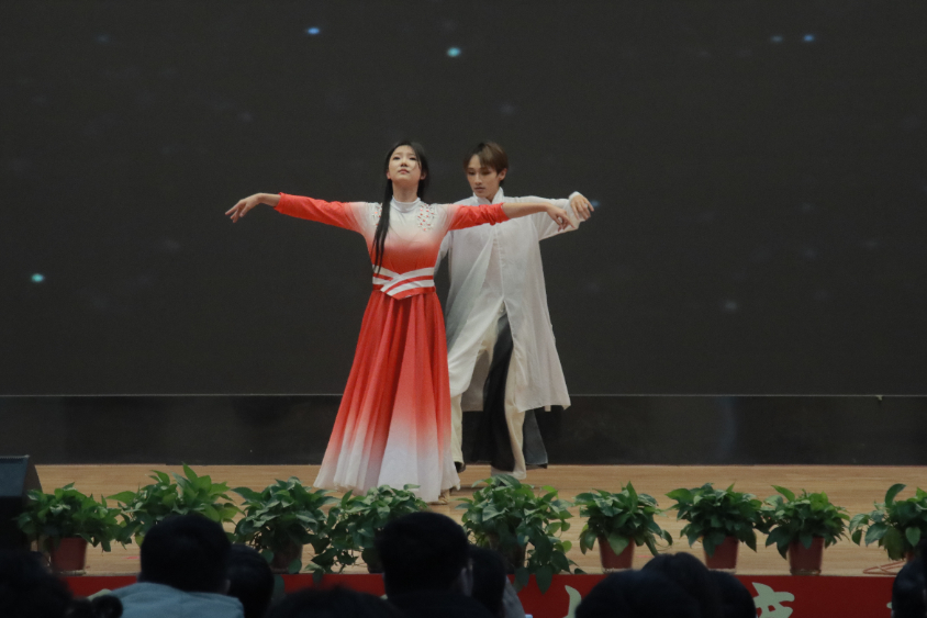 砥砺深耕展硕果 挺膺担当新时代||Beat365中文官方网站2024年度学生表彰大会胜利召开