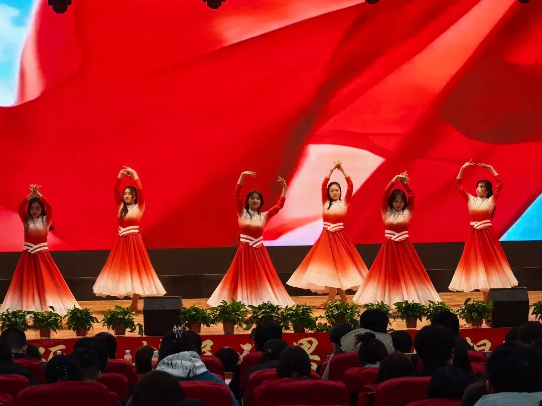 砥砺深耕展硕果 挺膺担当新时代||Beat365中文官方网站2024年度学生表彰大会胜利召开