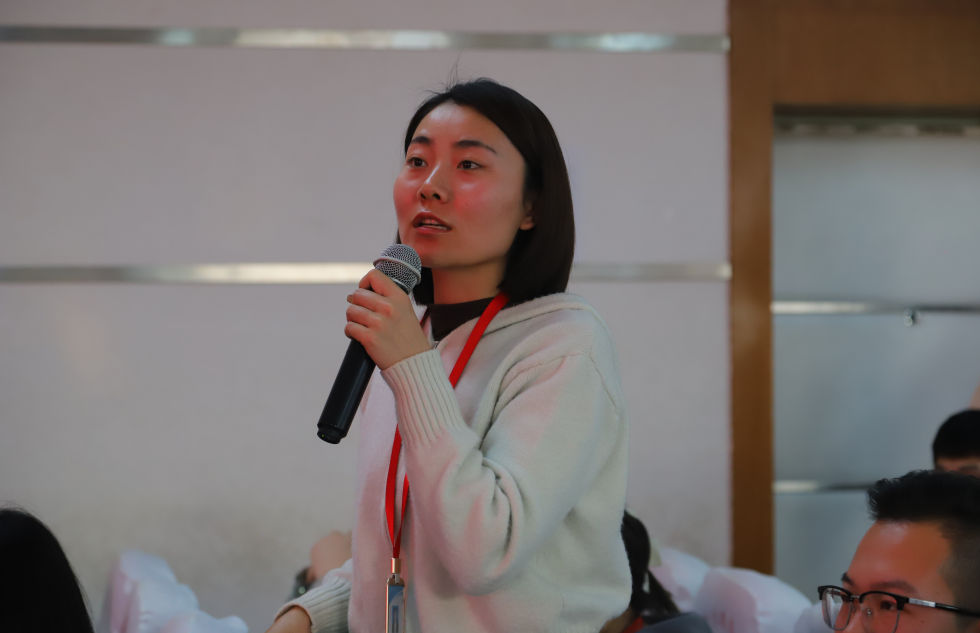 Beat365中文官方网站开展关于“心理普查回访与危机干预要点”培训