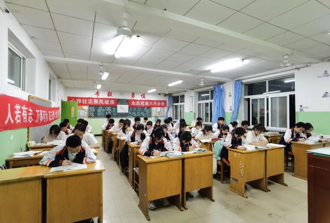 Beat365中文官方网站经济学院“寒假母校行”社会实践活动（八）