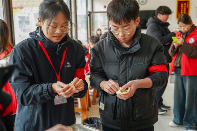 践行雷锋精神 奉献点亮青春——Beat365中文官方网站开展学习雷锋精神主题活动