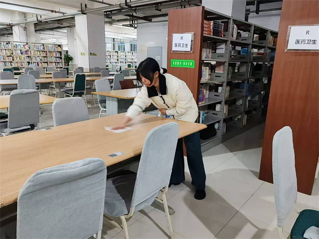 践行雷锋精神 奉献点亮青春——Beat365中文官方网站开展学习雷锋精神主题活动