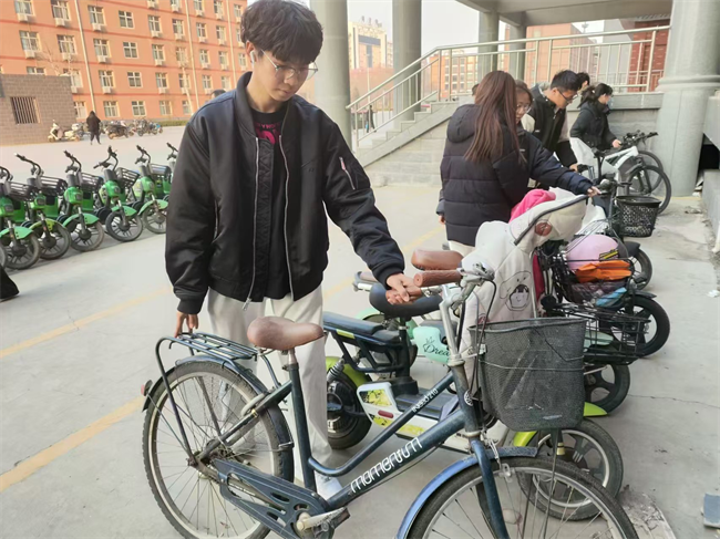 践行雷锋精神 奉献点亮青春——Beat365中文官方网站开展学习雷锋精神主题活动