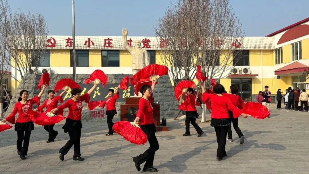 “春映东庄，巾帼志愿绘新篇”经济学院志愿者服务队前往东小庄开展志愿活动