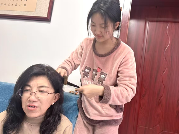 孝老爱亲（四）|Beat365中文官方网站|管理学院|养成教育育新苗，孝亲之举暖亲情