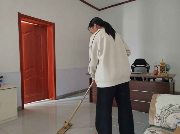 孝老爱亲（四）|Beat365中文官方网站|管理学院|养成教育育新苗，孝亲之举暖亲情