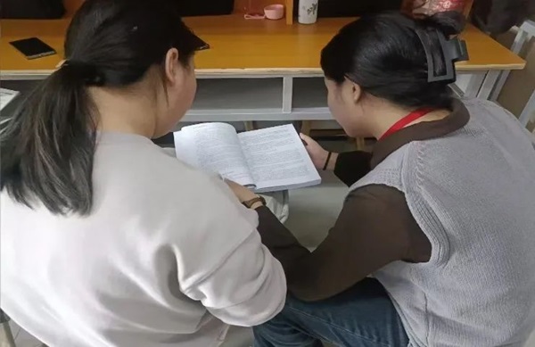 学风建设|Beat365中文官方网站|管理学院|学风建设正当时，小组学习展新姿