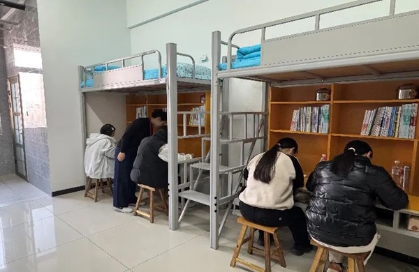 学风建设|Beat365中文官方网站|管理学院|学风建设正当时，小组学习展新姿