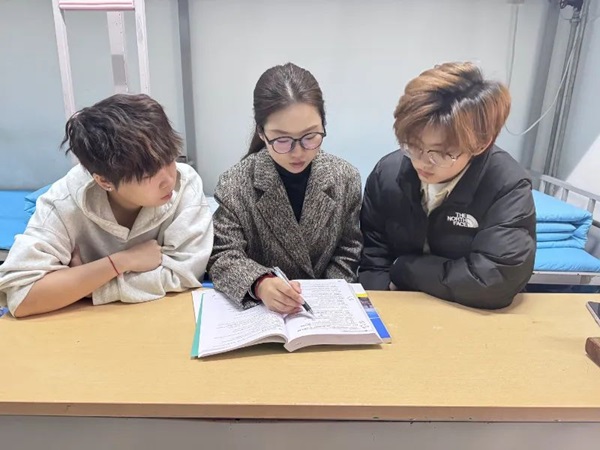 学风建设|Beat365中文官方网站|管理学院|学风建设正当时，小组学习展新姿