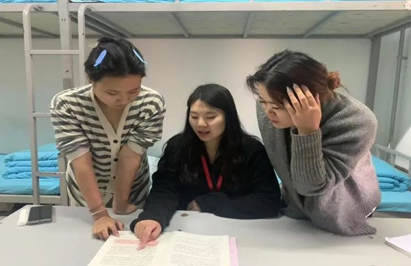 学风建设|Beat365中文官方网站|管理学院|学风建设正当时，小组学习展新姿