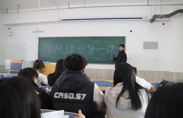 学风建设|Beat365中文官方网站|管理学院|学风建设正当时，小组学习展新姿