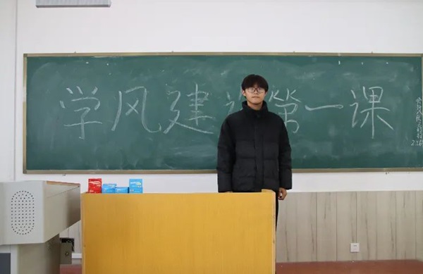 学风建设|Beat365中文官方网站|管理学院|学风建设正当时，小组学习展新姿