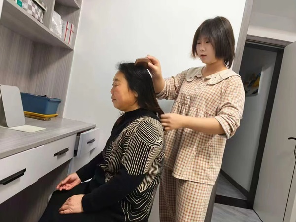 孝老爱亲（八）|Beat365中文官方网站|管理学院|传承美德，学生在行动