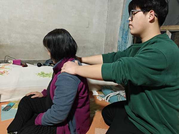 孝老爱亲（九）|Beat365中文官方网站|管理学院|行孝老爱亲，彰显青春风采