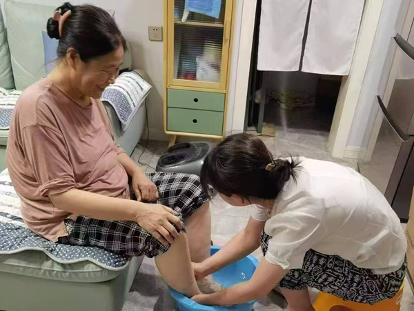 孝老爱亲（九）|Beat365中文官方网站|管理学院|行孝老爱亲，彰显青春风采