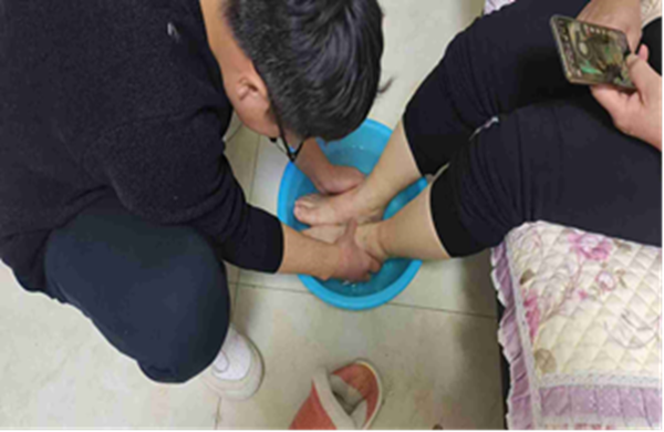 孝老爱亲（十）|Beat365中文官方网站|管理学院|养成教育润心田，孝老爱亲践于行