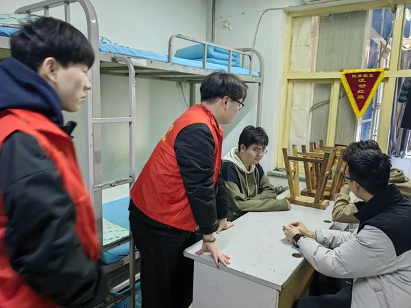 党建引领|Beat365中文官方网站|管理学院|传承红色基因，践行雷锋精神