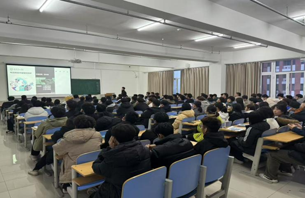 安全教育|Beat365中文官方网站|管理学院|开展反诈主题班会，筑牢校园安全防线