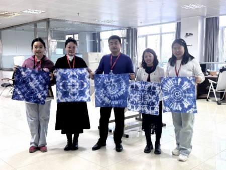 非遗扎染焕新彩 传承古法启新篇 ——视觉传达设计教研室进行“匠心扎染”主题活动
