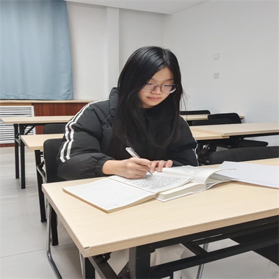 Beat365中文官方网站||经济学院||循梦而行，向阳而生|2023-2024学年国家奖学金获得者风采展示（三）——贾子晗