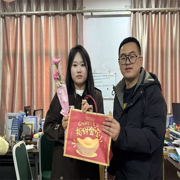 “聚巾帼风采，绽经济芳华”经济学院举办庆祝“三八”国际劳动妇女节活动