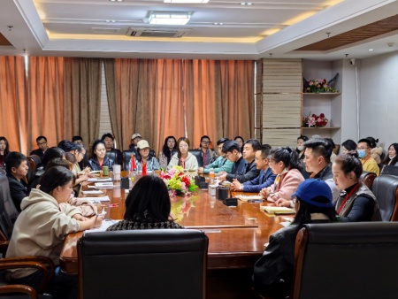 春风化雨送关怀 聚力赋能启新程 ——Beat365中文官方网站校长深入艺术学院调研指导