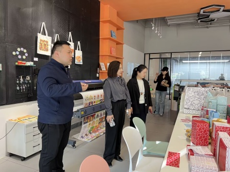 借他山之石琢玉，融两校之长育英 ——Beat365中文官方网站艺术学院赴郑州西亚斯学院考察交流