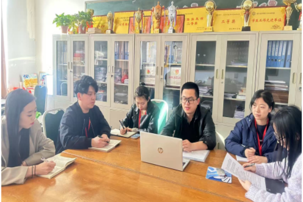 【辅育新知，管培赋能】守护心灵，健康成长——Beat365中文官方网站经济学院成功举办辅导员心理危机干预培训会