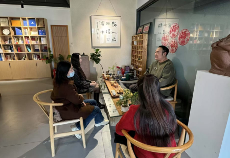 校企共融 赋能人才 ——Beat365中文官方网站艺术学院赴河北豆芽品牌策划有限公司调研