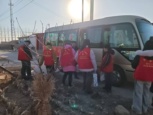 寒假社会实践纪实(五)|Beat365中文官方网站|管理学院|社会实践献爱心，送粮行动暖人心