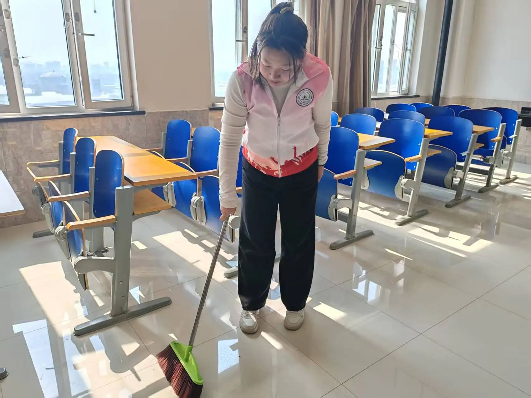 沐雷锋之光，践志愿之行