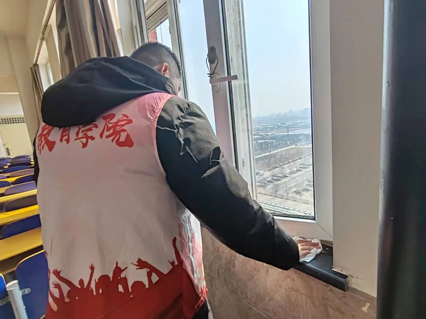 沐雷锋之光，践志愿之行