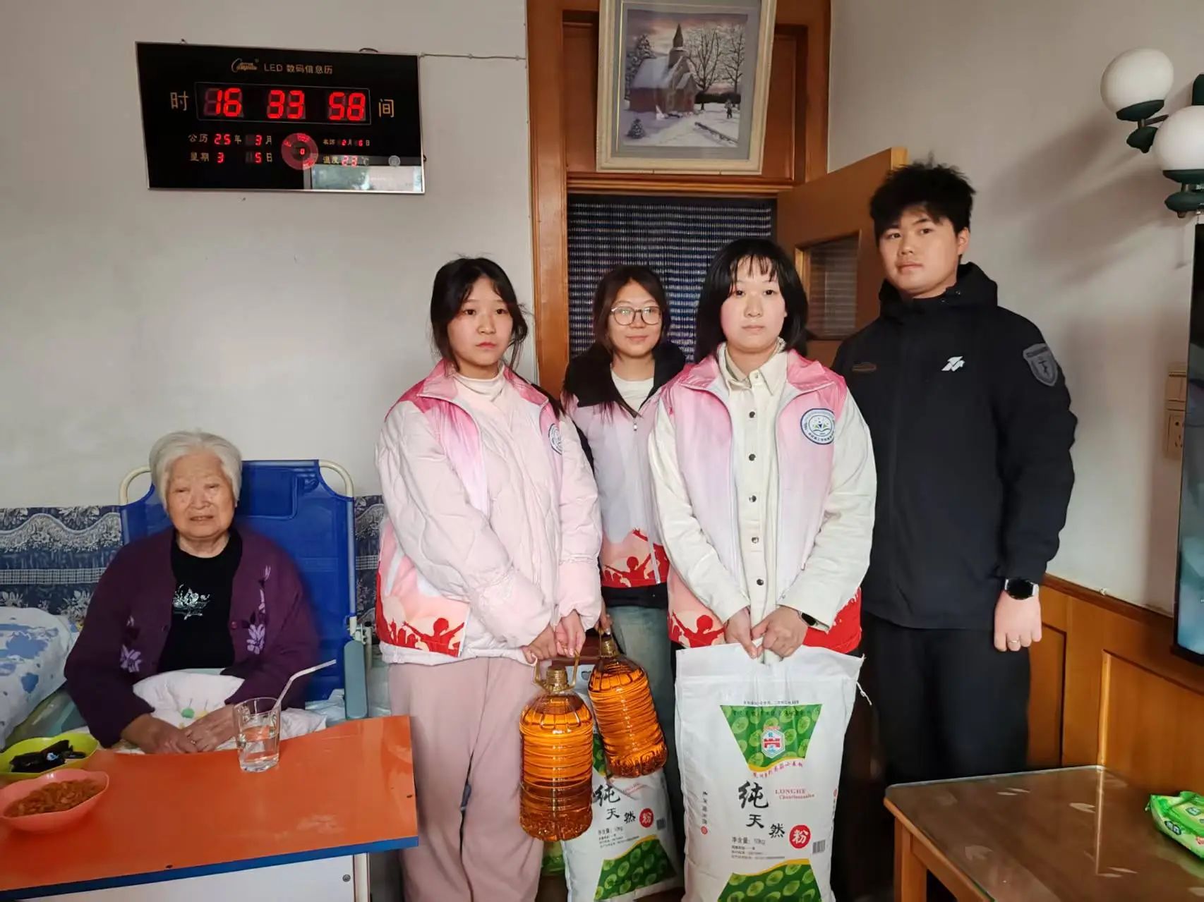 沐雷锋之光，践志愿之行