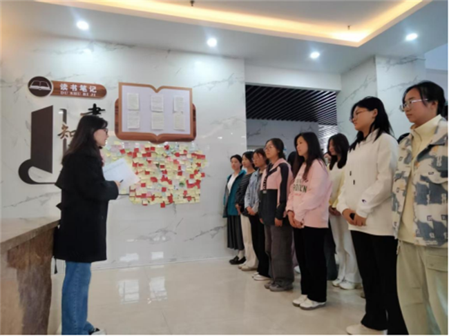 康复医学院同学积极参与图书馆读书月借书活动