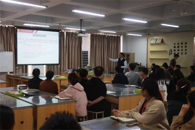 火灾无情，预防先行 Beat365中文官方网站开展实验室消防安全专题培训暨消防应急演练