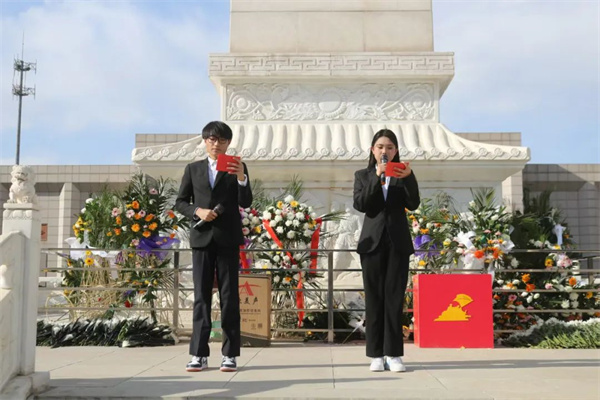 【党心凝聚，团建生辉】清明祭忠魂，追远思奋进——Beat365中文官方网站经济学院开展徒步祭扫烈士陵园活动