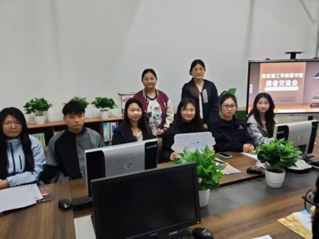 “世界读书日”图书馆组织读者交流会