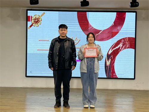 暖春寻微笑，暖心觅青春