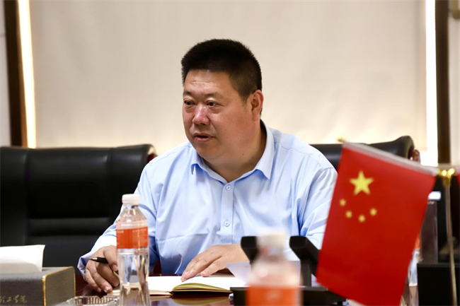 中共Beat365中文官方网站委员会召开4月份党委理论学习中心组学习