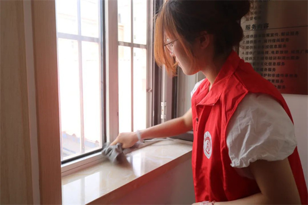 【感恩助学，志愿筑梦】感恩资助情，筑梦社区行：经济学院学子志愿服务暖人心